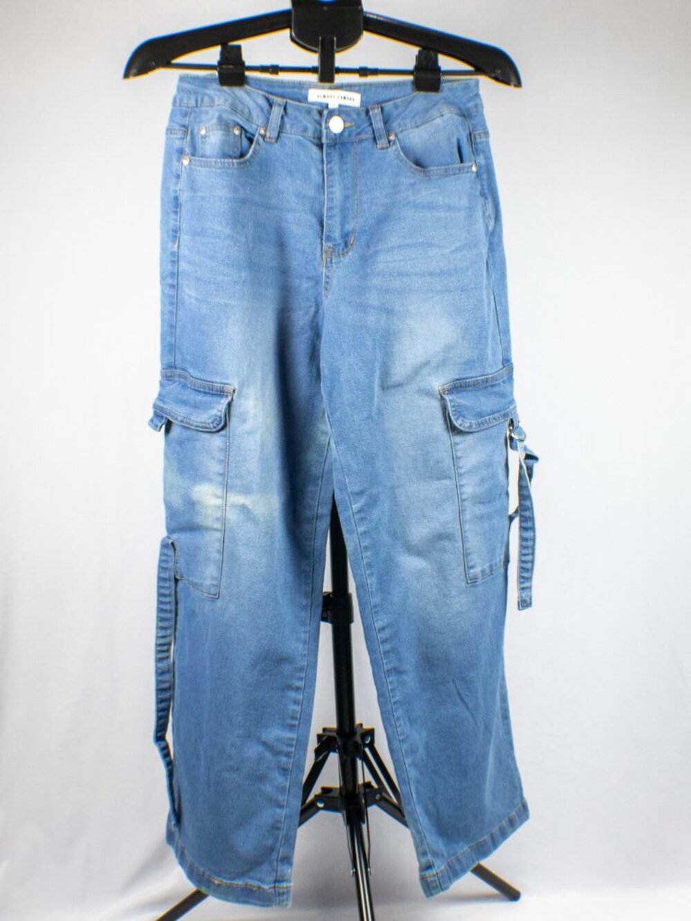 Almost Famous High Waisted Denim Cargo Pants Wide Leg Light Wash Size 5 Flaw